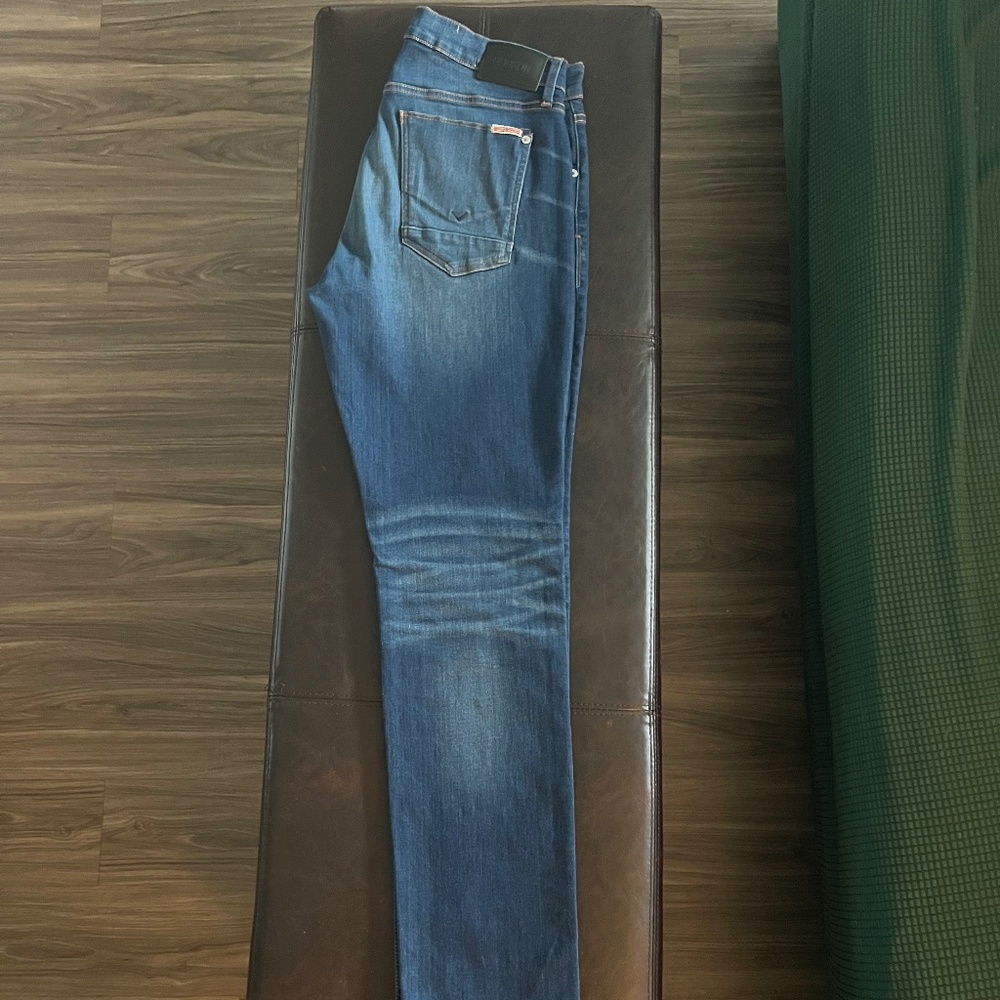 HUDSON JEANS/STRAIT JEANS/ SIZE 33 waist 34 length.